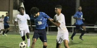 Victoire de Confluences FC 1-0 en D1 Belle action de jeu. Crédit photo : Jpb