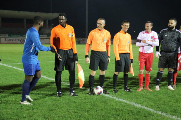 Le trio arbitral du match_Crédit photo Jpb