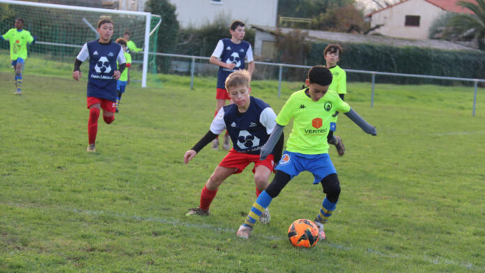 L'équipe des U13 victorieuse samedi sur la pelouse du stade Cadossang à Moissac_Crédit photo Jpb