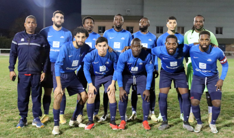 L'equipe victorieuse de confluences FC