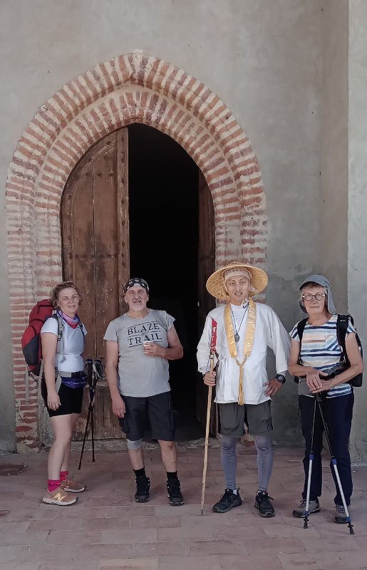 Les pèlerins visitent l'église de Boudou_Crédit photo Mairie de Boudou