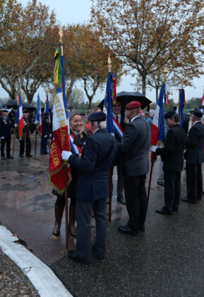 Mme la député Marine Hamelet rend hommage aux portes drapeaux