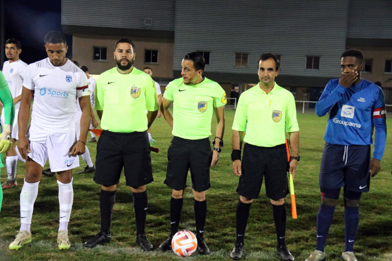 Trio arbitral parfait. Crédit photo : Jpb