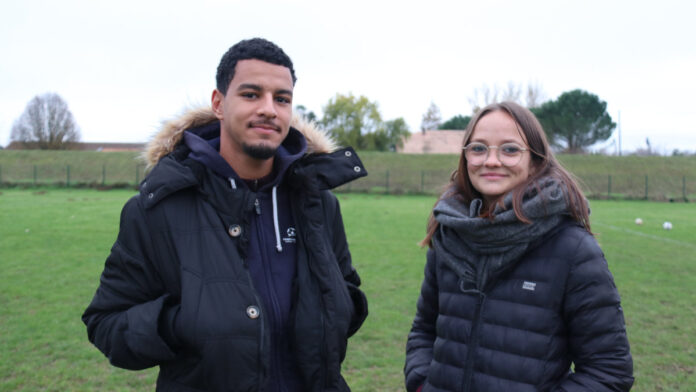 Alison Leygue et Younes Sahraoui, les deux jeunes éducateurs de 17 ans en terminale, engagés en tant que contrats civiques_Crédit photo Jpb.