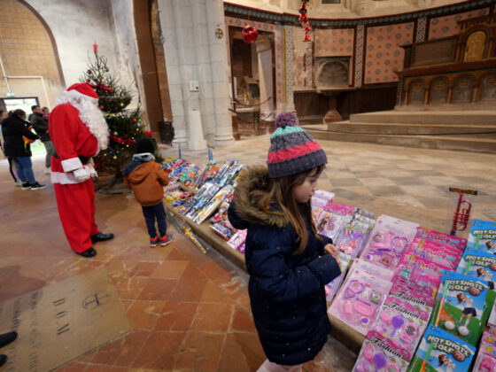 Les enfants de 2 à 6 ans ont pu choisir leur cadeau avec le Père Noël