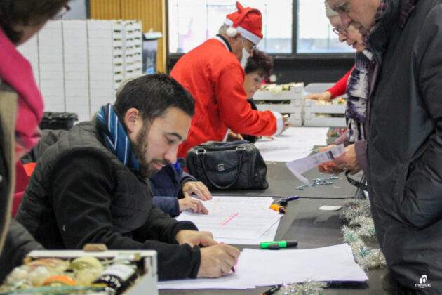 Romain Lopez était présent pour distribuer les colis à nos ainés_Crédit photo Ville de Moissac