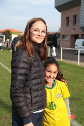 Alison Leygue éducatrice et une jeune joueuse_Crédit photo Jpb