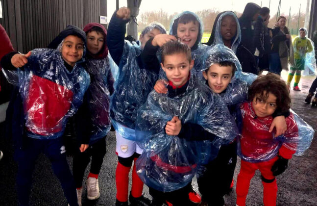 Les jeunes courageux, sous la pluie-Crédit photo Jpb