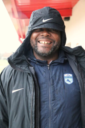 Stan LOUMENGOU coach de la JEM_Crédit photo Jpb