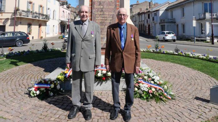 De gauche à droite M.Simon Fontanel et M.Guy Grailhe récipiendaires de la Médaille de la Défense Nationale