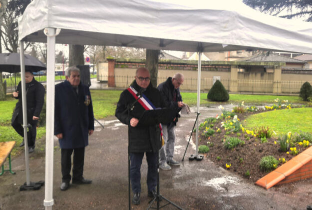 Jean-Philippe Bésiers, maire de Castelsarrasin, lors de son dicours en hommage aux victimes du terrorisme