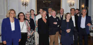 Montauban. Médaille du Tourisme : remerciements aux acteurs locaux qui contribuent à l’amélioration de l’attractivité locale. Remise de la médaille du Tourisme_Jean-Claude Bardet entouré des élus de la Ville_Crédit photo Patrick Fisher Ville de Montauban