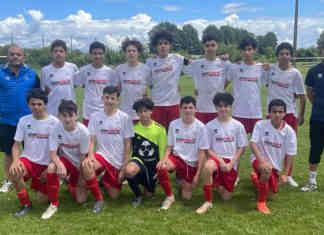 Confluences FC. Les U15, invaincus, champions de D2 Les U15 de Confluences FC champions invaincus de D2