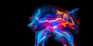 Fête de la Musique. Scène musicale et chorégraphique à la Préfecture de Tarn-et-Garonne Scène chorégraphique-master1305 on Freepik