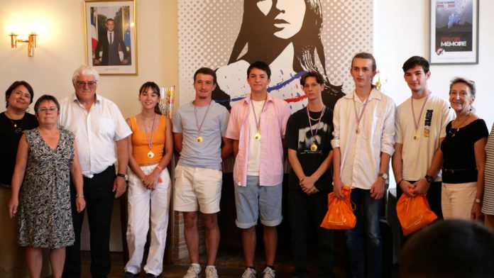 Médaille jeunes bacheliers caussade_JDJ