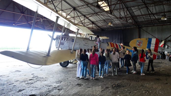 Écoliers de Castelsarrasin découvrent le Breguet 14_JDJ