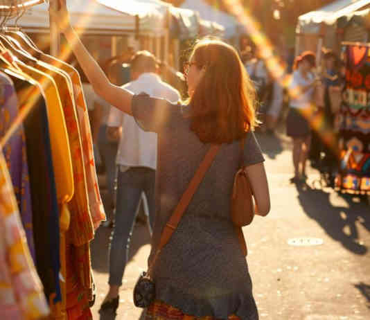 Montauban. La braderie d’automne revient deux jours dans les rues du centre-ville Grande braderie de rue des commerçants de Moissac_Freepik
