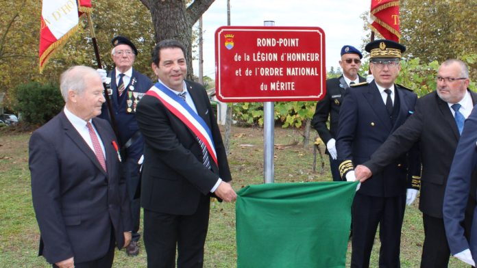 Inauguration rond-point de la Légion d'honneur et de l'Ordre National du mérite à Montpezat de Quercy