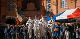 À Montauban, le 17e RGP célèbre la Saint-Michel et lance les festivités de son 50e anniversaire Le 17e RGP célèbre la Saint-Michel sur la place Nationale à Montauban _17RGP