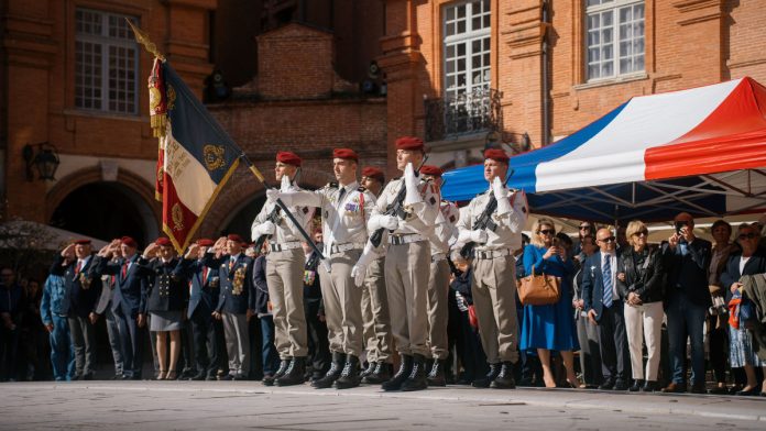 Le 17e RGP célèbre la Saint-Michel sur la place Nationale à Montauban _17RGP