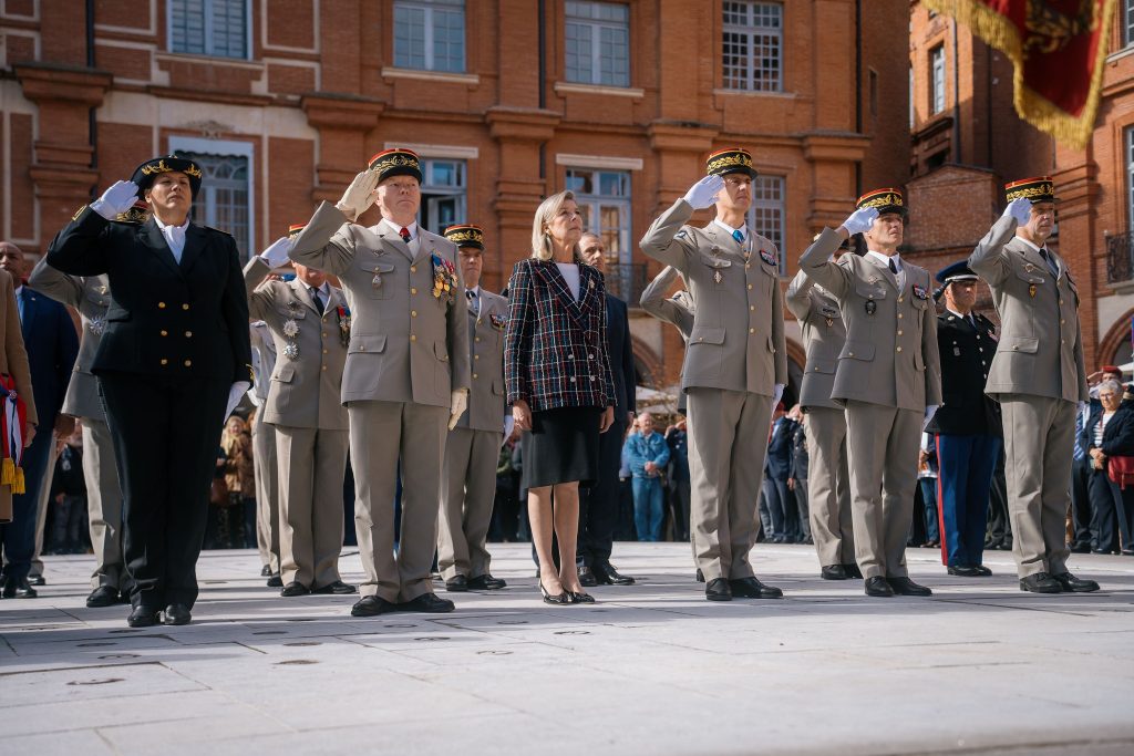 Le général de corps Noray de Jouslin et la princesse Caroline de Hanovre_17RGP