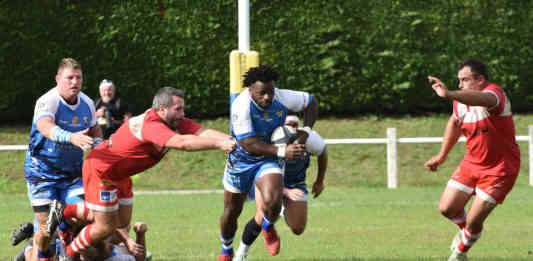 L'équipe de l'Avenir Moissagais célèbre sa troisième victoire consécutive_Léa et Yohann Rohr