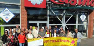 Moissac. Fermeture définitive de l’Hypermarché Casino : un don de 2 500 € pour le Téléthon Remise de chèque de 2500 € au Téléthon de Moissac lors de la fermeture du Casino_AFM Téléthon