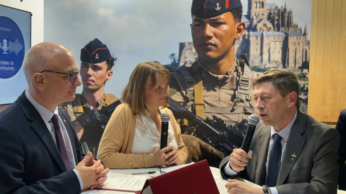 Signature convention armee-collectivite