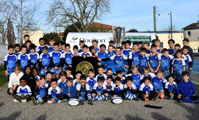Bouclier de Brennus au stade Jo Carabignac Moissac avec l'école de rugby Avenir Moissagais_Crédit photo Léa Rohr Bouclier de Brennus au stade Jo Carabignac Moissac avec l'école de rugby Avenir Moissagais_Crédit photo Léa Rohr