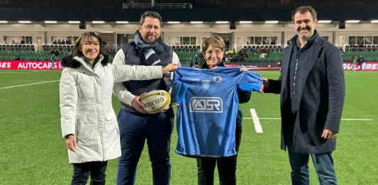 remise de maillot signé par l'USM Sapiac_ONaCVG