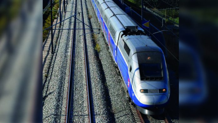 TGV sur une Ligne à grande vitesse_Crédit Jean-Marc Rosier CC BY-SA 3.0