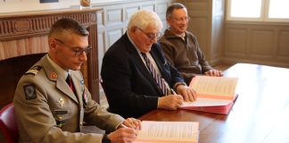 Caussade et le 6ᵉ RPIMa renforcent leur coopération Signature convention Caussade 6eRPIMa_Ville de Caussade