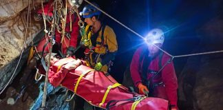 Bruniquel : 23 spéléologues bénévoles en exercice de secours descente frein de charge