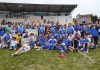 Les joueurs de l’Avenir Moissagais posent avec leurs supporters après leur victoire contre Mimizan en 8e de finale du championnat de France 2025. JDJ