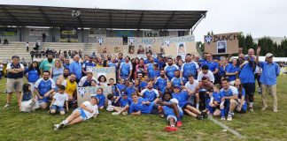 Maul libérateur : Moissac continue en quart de finale Les joueurs de l’Avenir Moissagais posent avec leurs supporters après leur victoire contre Mimizan en 8e de finale du championnat de France 2025. JDJ