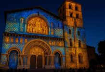 Moissac : l’Abbaye Saint-Pierre s’illumine en un spectacle son et lumière tout l’été Mapping abbaye Saint-Pierre de Moissac.