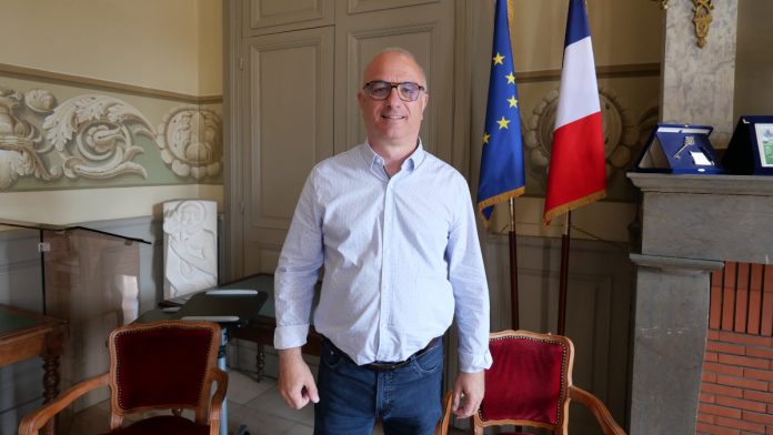 Jean-Philippe Bésiers bilan mandat Castelsarrasin_JDJ Jean-Philippe Bésiers dans la salle du conseil municipal de Castelsarrasin_JDJ