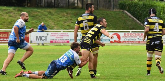 Joueurs de rugby de l’Avenir Moissagais en action lors du match à Nérac en Fédérale 3- Crédit photos Léa Rohr