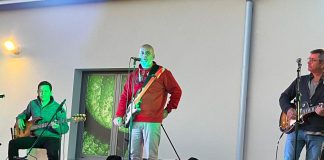 À Saint-Nicolas-de-la-Grave, Cadill’Rock joue pour les soignants et les Nicolaïtes Cadill'Rock en concert à Saint Nicolas de la Grave pour l'ouverture des nouveaux locaux de la pharmacie. Crédit photos Cadill'Rock