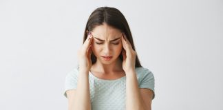 Accident Vasculaire Cérébral (AVC) : reconnaître les signes peut sauver des vies AVC reconnaitre les signes-Crédit photo Cookie Studio Freepik