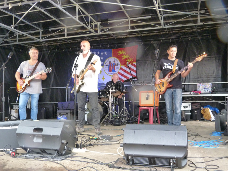 Saint-Nicolas-de-la-Grave. Festival Cadillac : entre pluie, rock et solidarité rose 3 IMG 20251018 WA0002