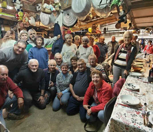 Moissac. Le Fraysse Bas prépare ses retrouvailles autour des châtaignes et du vin nouveau Participants réunis lors d'une rencontre de quartier au Fraysse-Bas à Moissac en 2025