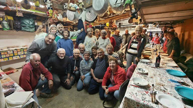 Participants réunis lors d'une rencontre de quartier au Fraysse-Bas à Moissac en 2025