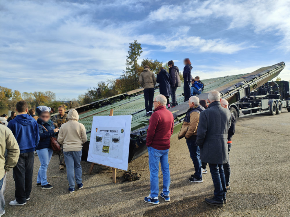 Castelsarrasin. Le 31e régiment du génie dévoile ses capacités aux jeunes 10 IMG20251112100522