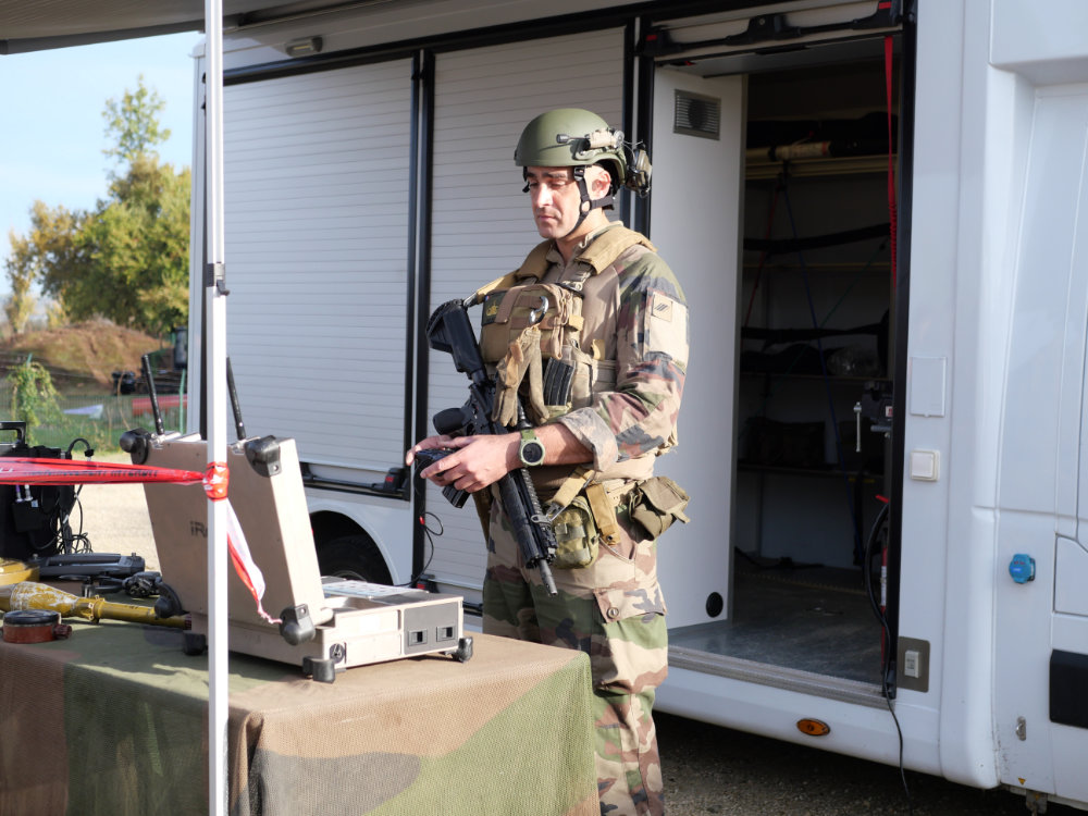 Castelsarrasin. Le 31e régiment du génie dévoile ses capacités aux jeunes 3 P1172566