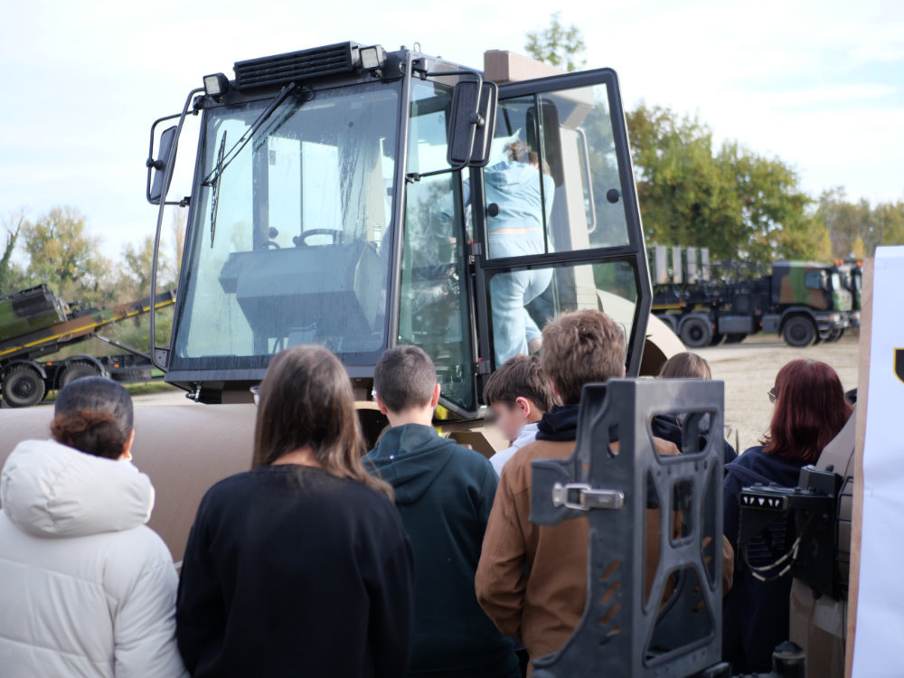 Castelsarrasin. Le 31e régiment du génie dévoile ses capacités aux jeunes 5 P1172573 1