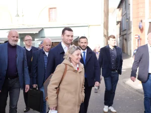 Moissac. Plus d’un millier de personnes à la séance de dédicaces de Jordan Bardella 1 P1172613