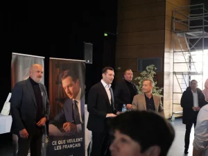 Moissac. Plus d’un millier de personnes à la séance de dédicaces de Jordan Bardella 2 P1172617