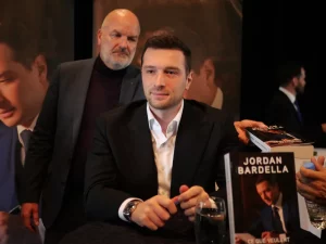 Moissac. Plus d’un millier de personnes à la séance de dédicaces de Jordan Bardella 3 P1172691