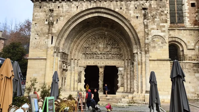 Tympan de l’abbatiale de Moissac, futur chantier de sauvegarde Le tympan sculpté de l’abbatiale de Moissac, classé au patrimoine, concerné par un projet de restauration validé par l’État